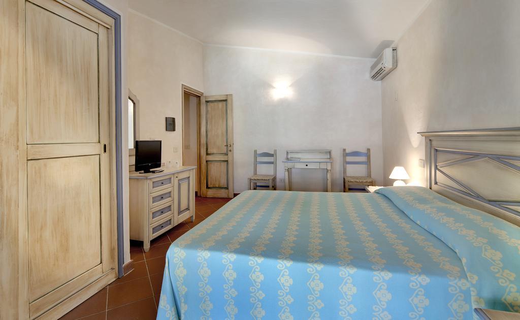 Colonna Country Club Hotel Porto Cervo Room photo